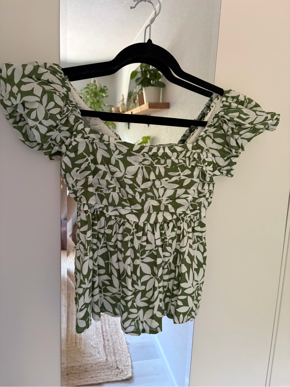 Abercrombie & Fitch Olive Green and White Leaf-Print Puff Sleeve Top